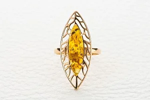 Кольцо из красного золота с янтарём