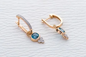 Серьги-трансформеры из красного золота с 2 топазами swiss и 32 фианитами