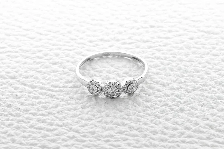 Кольцо из белого золота с 31 бриллиантами