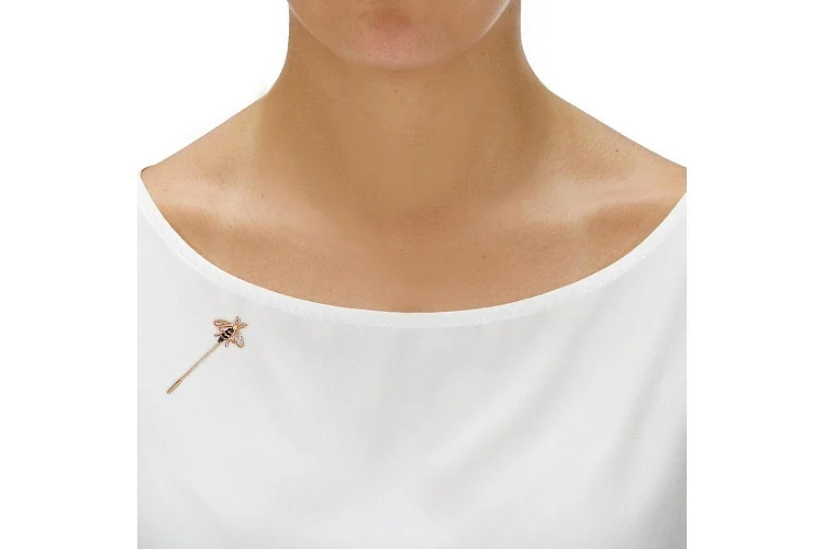 Брошь Пчела из красного золота с 11 фианитами