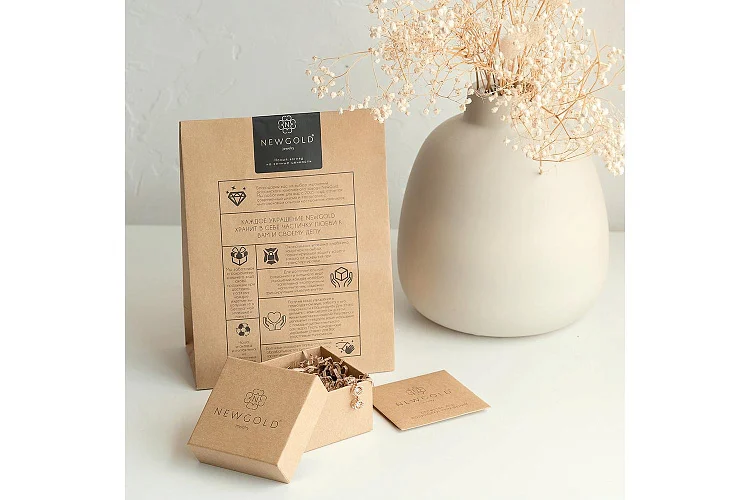 Подвеска из красного золота с 45 фианитами