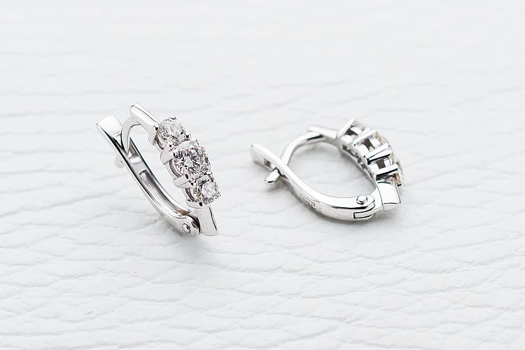 Серьги из белого золота с 6 бриллиантами