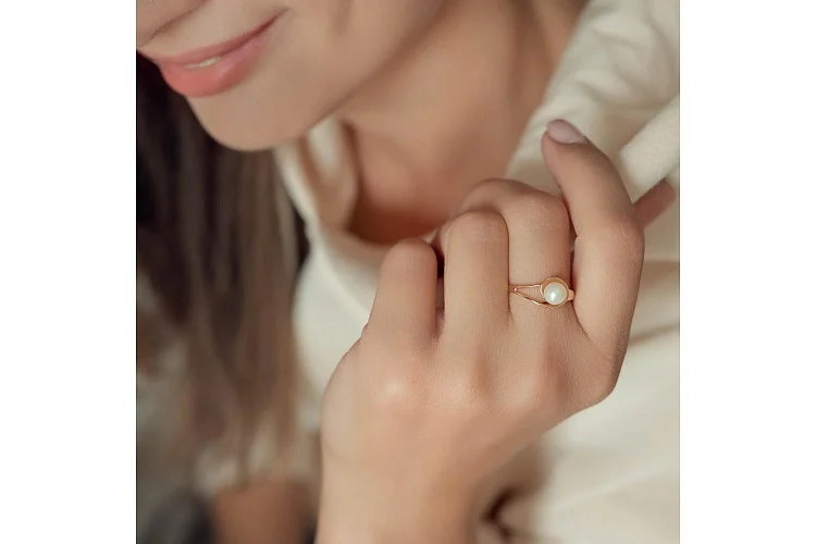 Кольцо из красного золота с жемчугом