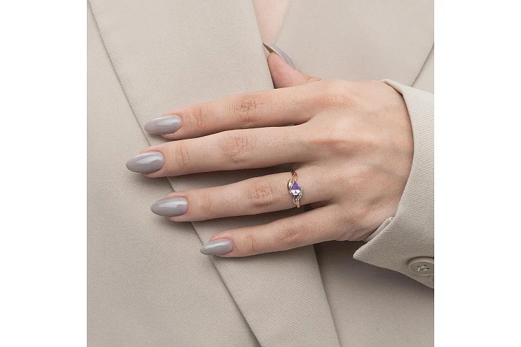 Кольцо из красного золота с аметистом и 3 фианитами