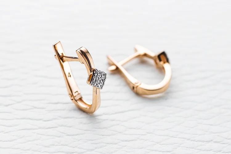 Серьги из красного золота с 18 бриллиантами