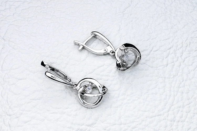 Серьги из белого золота с 2 фианитами