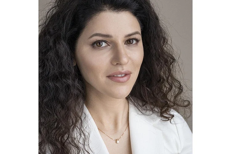 Колье из красного золота с кристаллом swarovski