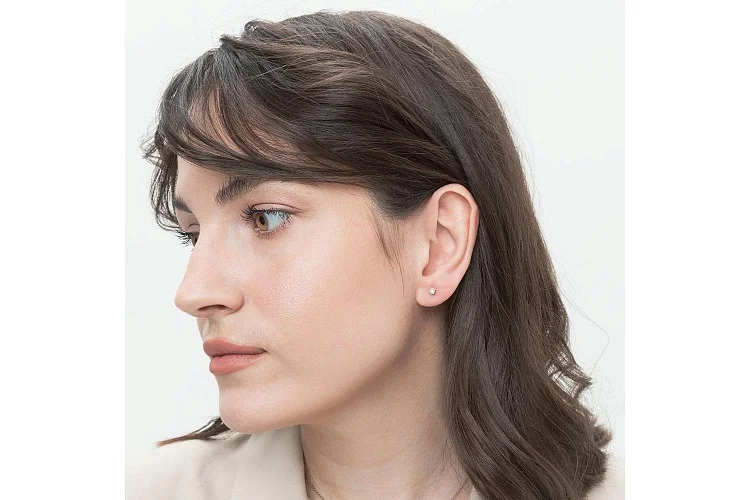 Серьги-пусеты одинарные из красного золота с бриллиантом