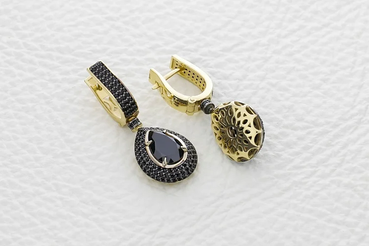 Серьги из жёлтого золота с 280 фианитами