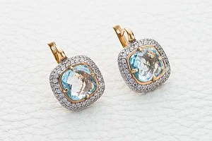 Серьги из красного золота с 2 топазами sky и 136 фианитами