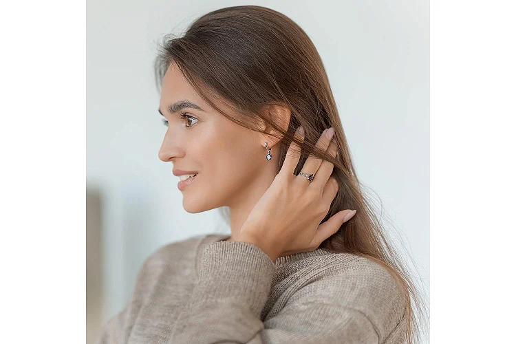 Кольцо из белого золота с александритом