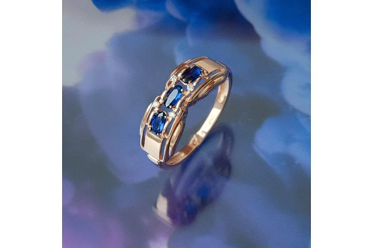 Кольцо из красного золота с 7 фианитами