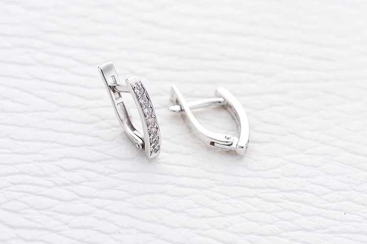 Серьги Дорожки из белого золота с 14 фианитами