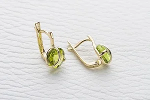 Серьги из жёлтого золота с 2 хризолитами