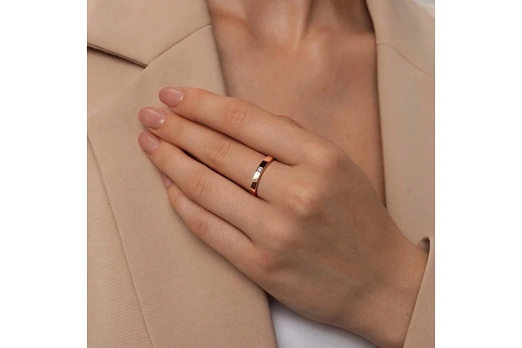 Кольцо из красного золота с фианитом