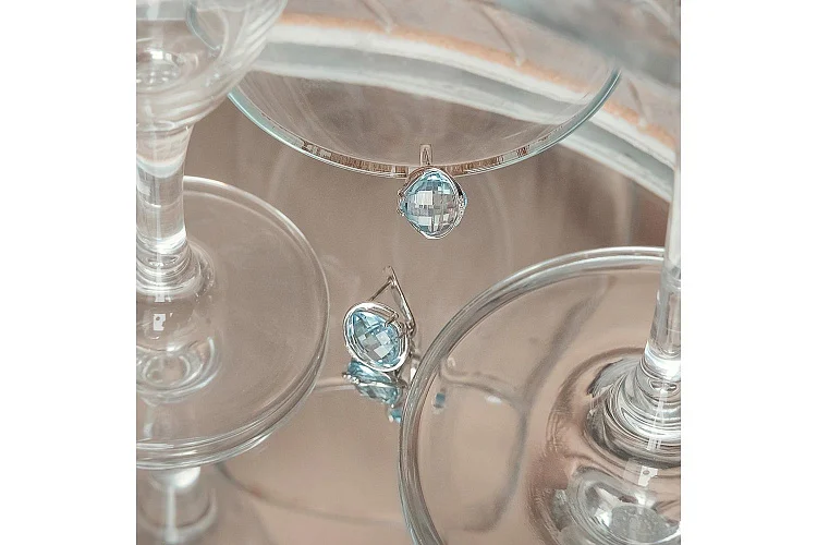 Серьги из белого золота с 2 топазами sky и 6 фианитами