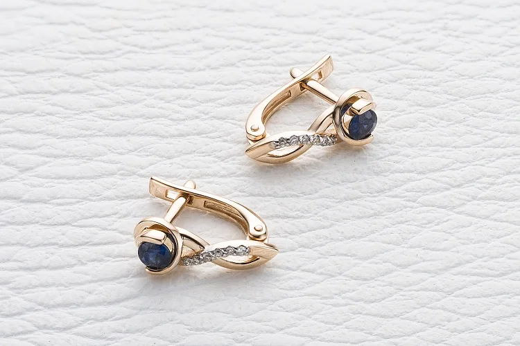 Серьги из красного золота с 2 сапфирами и 12 бриллиантами