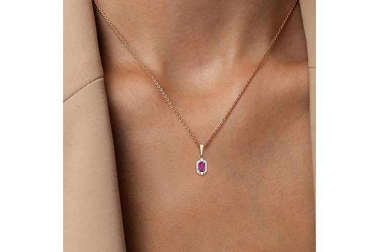 Подвеска из красного золота с рубином и 12 бриллиантами