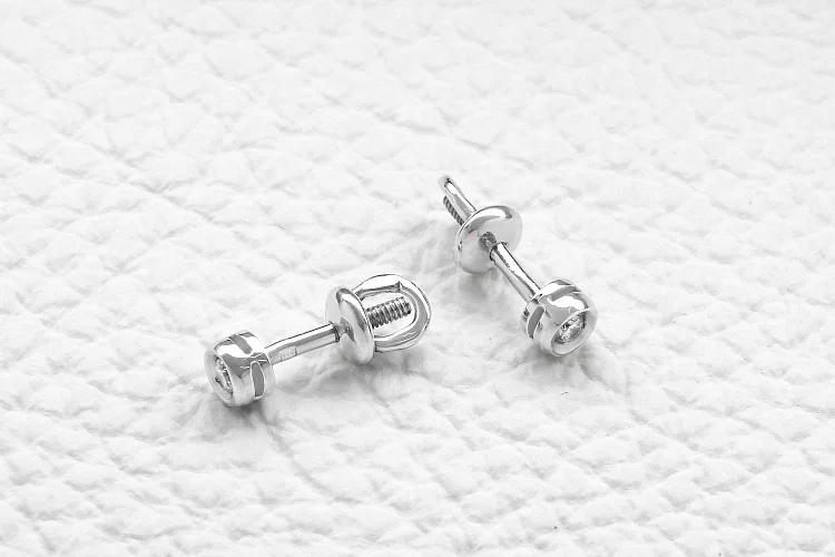 Серьги-пусеты из белого золота с 54 фианитами