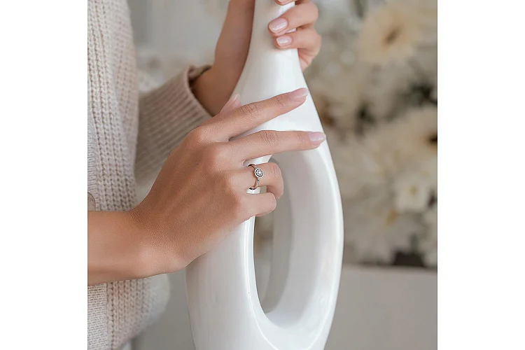 Кольцо Малинка из белого золота с 28 бриллиантами