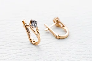 Серьги из красного золота с 18 бриллиантами