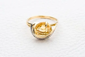 Кольцо из жёлтого золота с цитрином и 3 фианитами