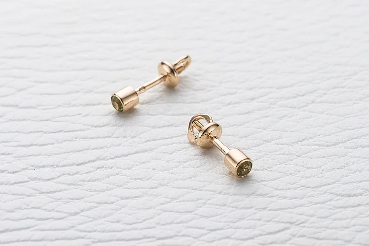 Серьги-пусеты из красного золота с 2 хризолитами