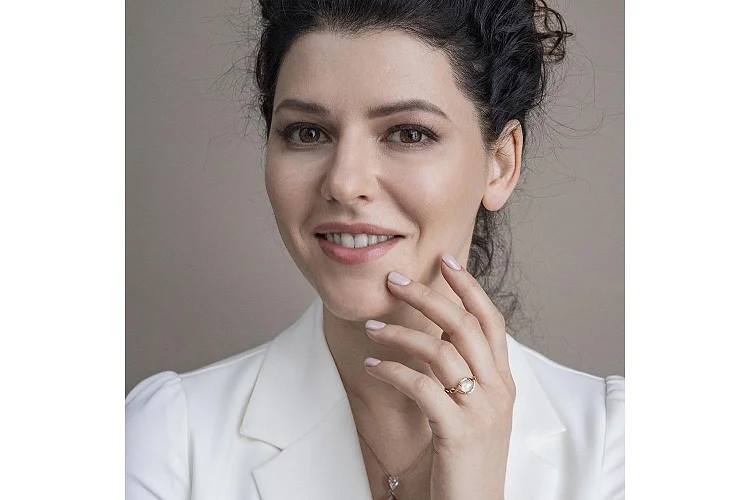 Кольцо из красного золота с опалом