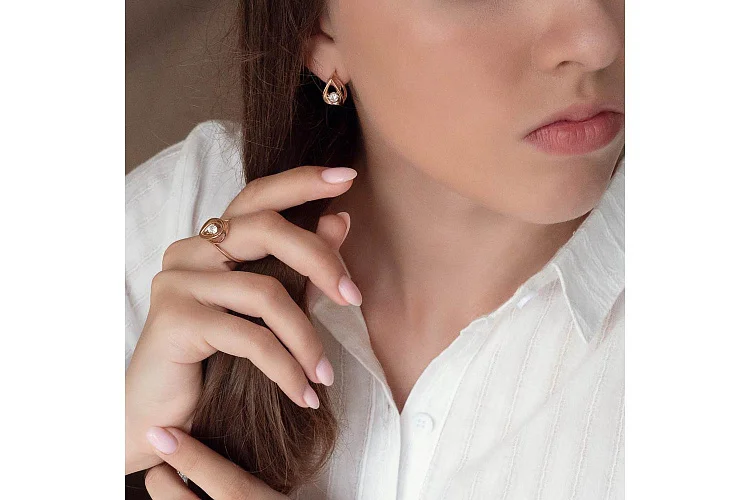 Кольцо из красного золота с фианитом