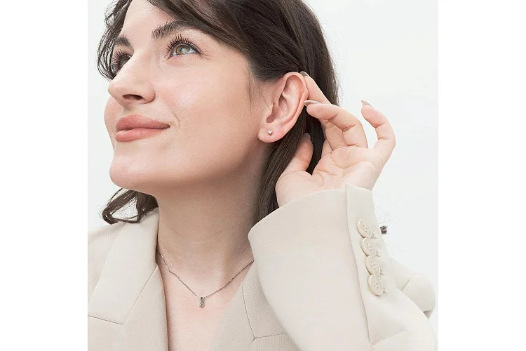 Кольцо из белого золота с бриллиантом