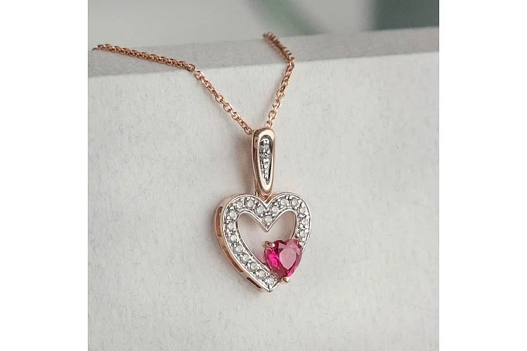 Подвеска Сердце из красного золота с корундом и 20 фианитами