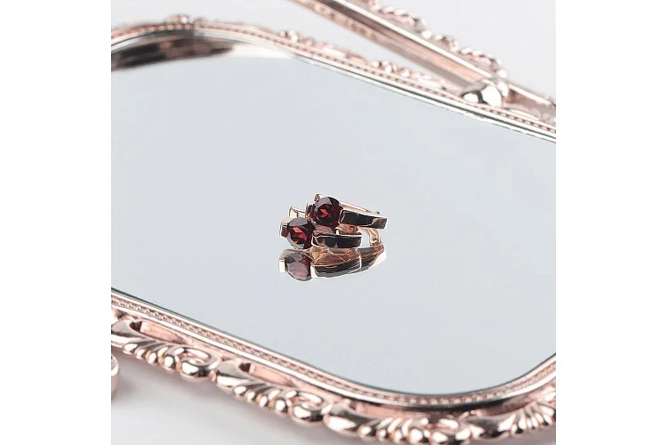 Серьги из красного золота с 2 гранатами