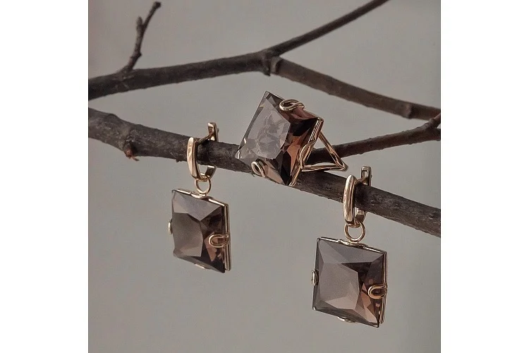 Кольцо из жёлтого золота с раухтопазом