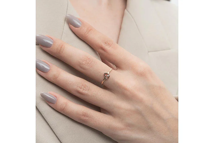 Кольцо Сердце из красного золота с бриллиантом