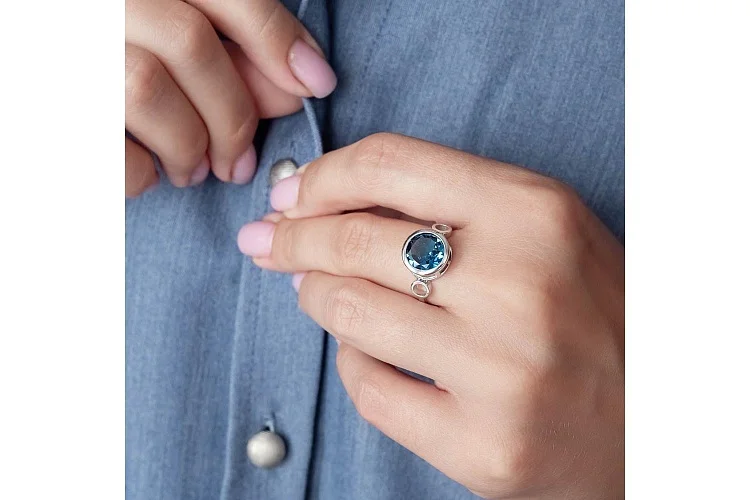 Кольцо из белого золота с топазом лондон