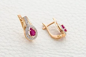 Серьги из красного золота с 2 рубинами и 42 бриллиантами