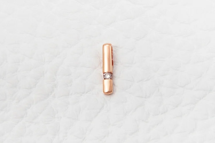 Подвеска из красного золота с бриллиантом