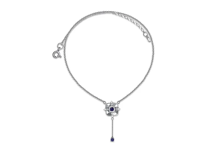 Колье из белого золота с 2 корундами и 4 бриллиантами