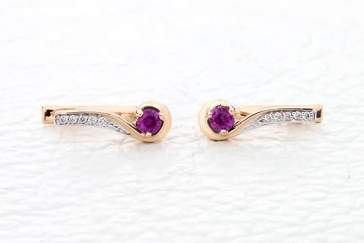 Серьги из красного золота с 2 корундами и 10 бриллиантами