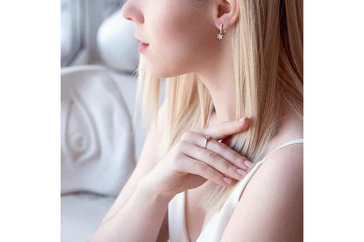 Серьги из красного золота с 2 кристаллами swarovski