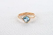 Кольцо из красного золота с топазом sky