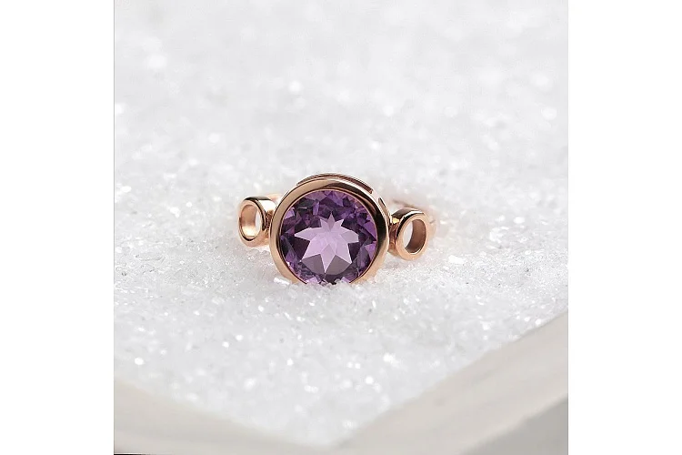 Кольцо из красного золота с аметистом