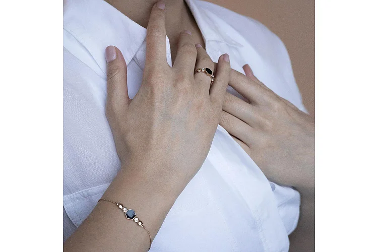 Браслет из красного золота с 2 бриллиантами