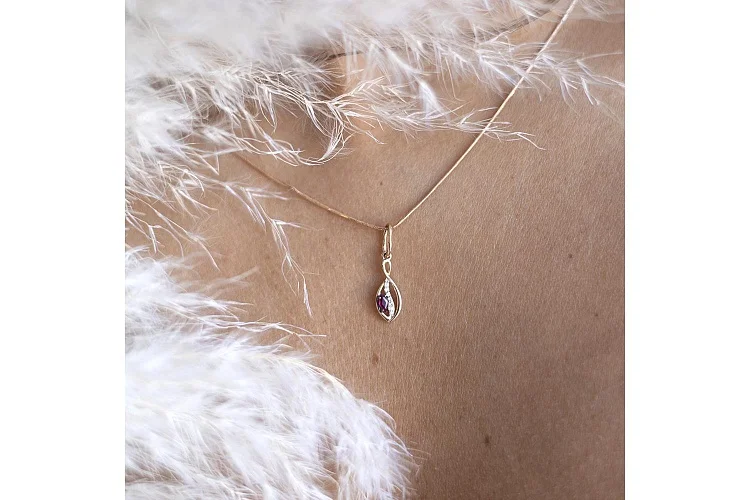 Подвеска из красного золота с рубином и 7 бриллиантами