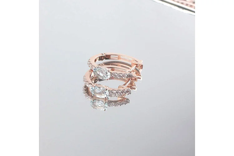 Серьги из красного золота с 2 топазами sky и 16 фианитами