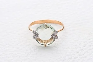 Кольцо из красного золота с аметистом и 6 фианитами