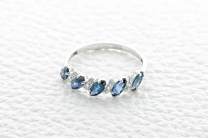 Кольцо из белого золота с 5 сапфирами и 4 бриллиантами