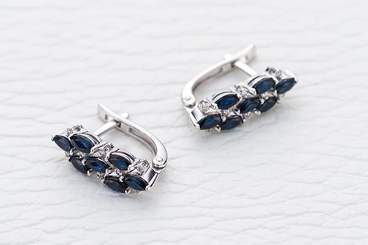 Серьги из белого золота с 14 сапфирами и 16 бриллиантами