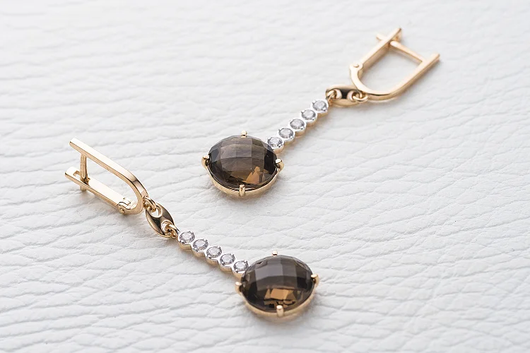 Серьги из красного золота с 2 раухтопазами и 10 фианитами