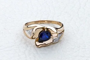 Кольцо Цветок из красного золота с корундом и 11 бриллиантами